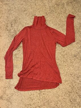 The Limited Heathered Red Turtleneck Top
